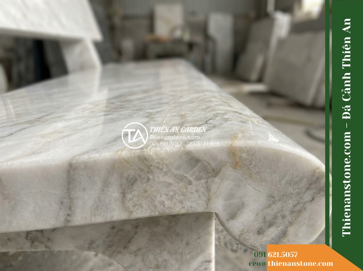 Ghế Đá Granito Vĩnh An – Kích thước 150 x 48 x 78 cm – Kiểu dáng tựa liền, đỉnh tựa bo bán nguyệt. Chất liệu đá granito (đá mài)