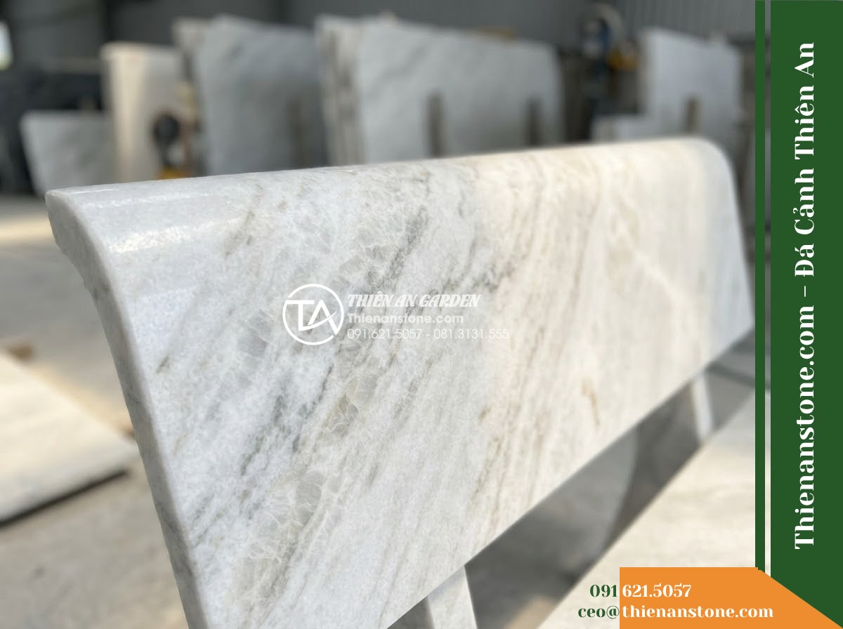 Ghế Đá Sân Trường Bình Minh – Kích thước 180 x 50 x 82 cm – Kiểu dáng tựa liền tấm, cạnh bo an toàn. Chất liệu đá Xanh rêu
