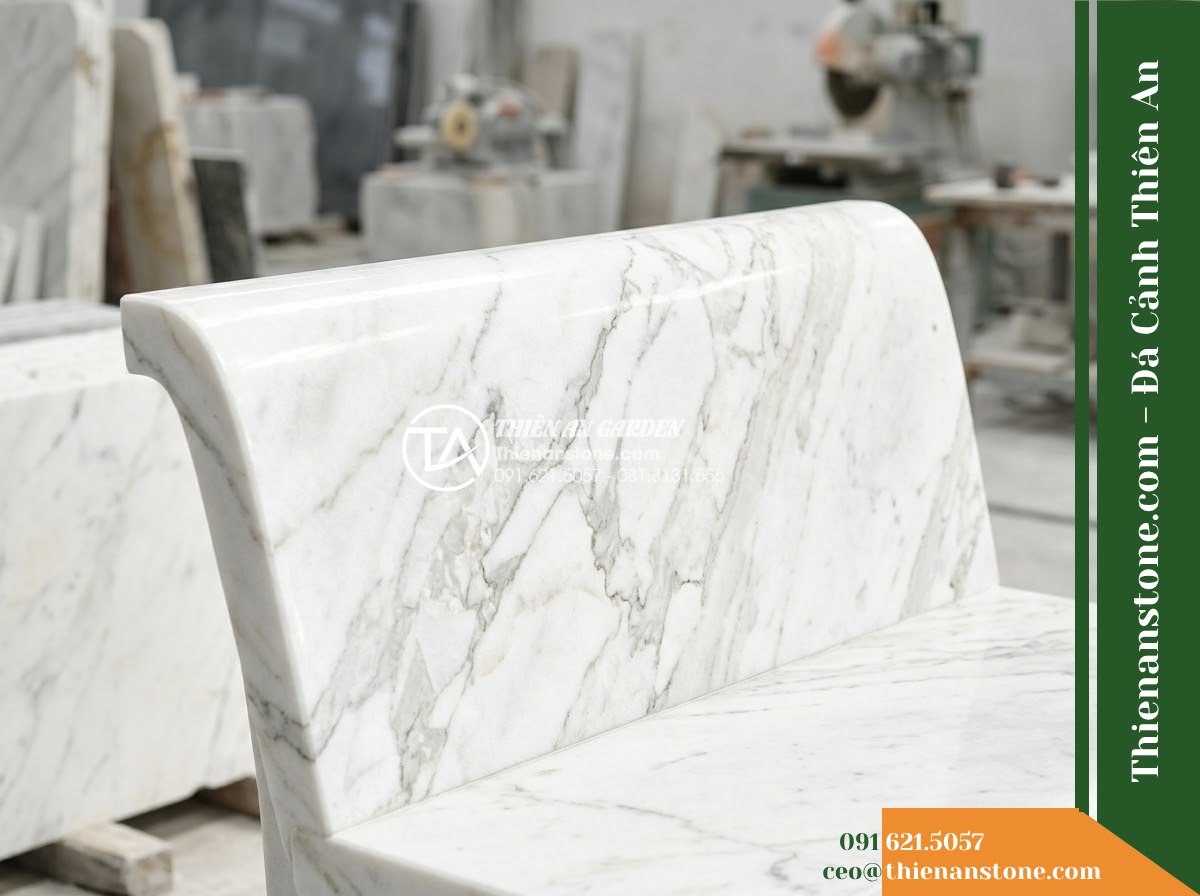 Ghế Đá Sân Trường Cánh Diều – Kích thước 150 x 48 x 78 cm – Kiểu dáng tựa nan thưa, đường nét mềm. Chất liệu đá vân mây