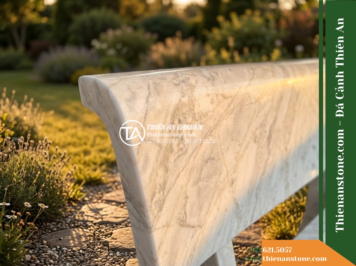 Ghế Đá Sân Trường Cánh Diều – Kích thước 150 x 48 x 78 cm – Kiểu dáng tựa nan thưa, đường nét mềm. Chất liệu đá vân mây