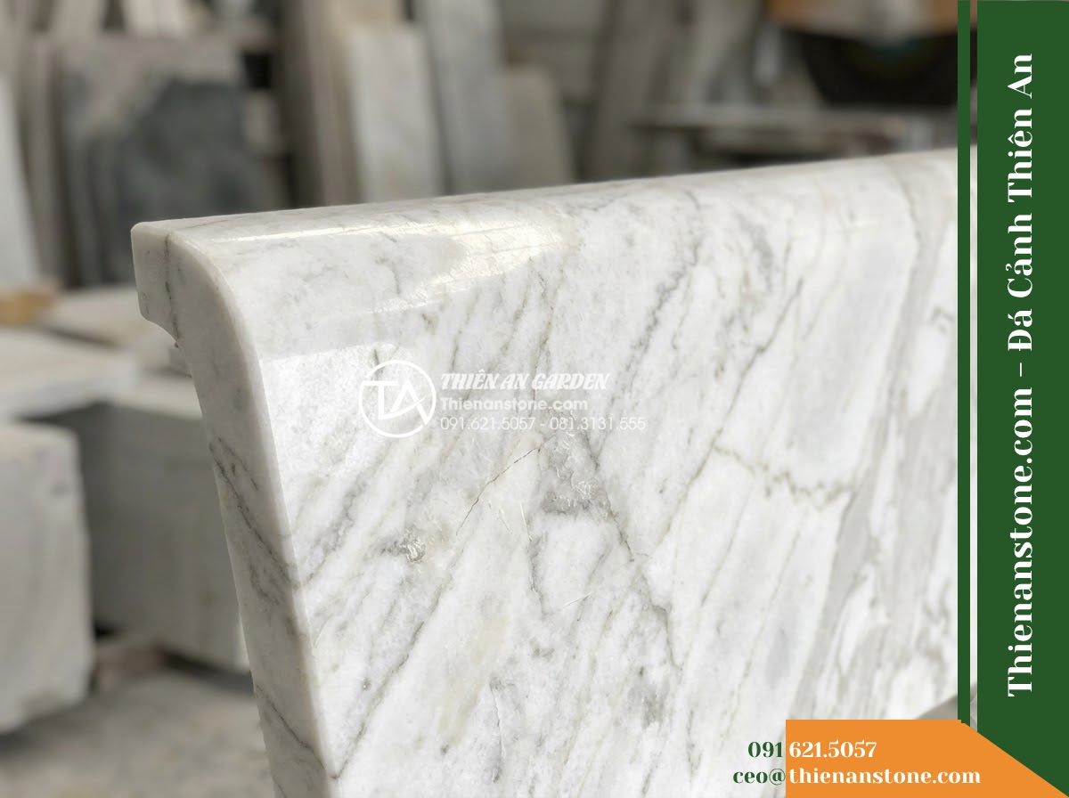 Ghế Đá Sân Trường Chăm Ngoan – Kích thước 145 x 44 x 45 cm – Kiểu dáng nhỏ gọn, chân trụ thấp. Chất liệu đá hoa cương - Hình 6 Ghế Đá Sân Trường Chăm Ngoan – Kích thước 145 x 44 x 45 cm – Kiểu dáng nhỏ gọn, chân trụ thấp. Chất liệu đá hoa cương - Showroom display of various granite stone benches at Da Canh Thien An, professio