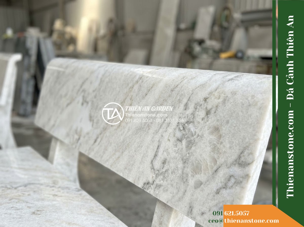 Ghế Đá Sân Trường Chăm Ngoan – Kích thước 145 x 44 x 45 cm – Kiểu dáng nhỏ gọn, chân trụ thấp. Chất liệu đá Xanh rêu
