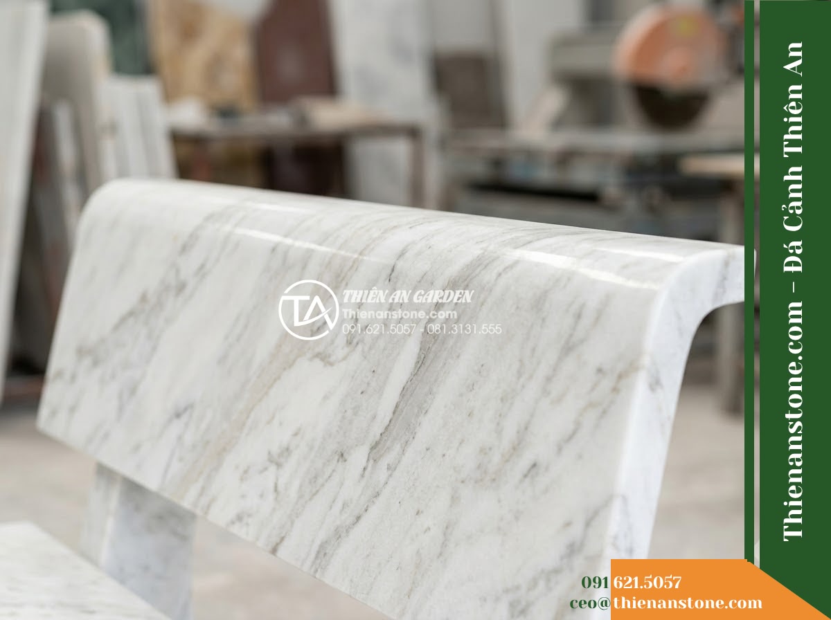 Ghế Đá Sân Trường Đồng Hành – Kích thước 170 x 45 x 45 cm – Kiểu dáng không tựa, mặt dài cạnh vát. Chất liệu đá hoa cương - Hình 6 Ghế Đá Sân Trường Đồng Hành – Kích thước 170 x 45 x 45 cm – Kiểu dáng không tựa, mặt dài cạnh vát. Chất liệu đá hoa cương - Showroom display of various granite stone benches at Da Canh Thien An, professio