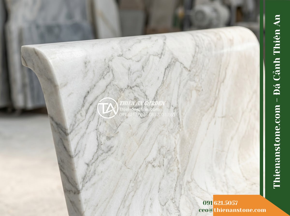 Ghế Đá Sân Trường Đồng Hành – Kích thước 170 x 45 x 45 cm – Kiểu dáng không tựa, mặt dài cạnh vát. Chất liệu đá Xanh rêu - Hình 6 Ghế Đá Sân Trường Đồng Hành – Kích thước 170 x 45 x 45 cm – Kiểu dáng không tựa, mặt dài cạnh vát. Chất liệu đá Xanh rêu - Showroom display of various green moss stone stone benches at Da Canh Thien An,