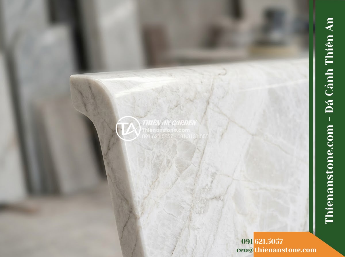Ghế Đá Sân Trường Hành Trang – Kích thước 150 x 46 x 45 cm – Kiểu dáng băng thấp không tựa, góc bo lớn. Chất liệu đá vân mây