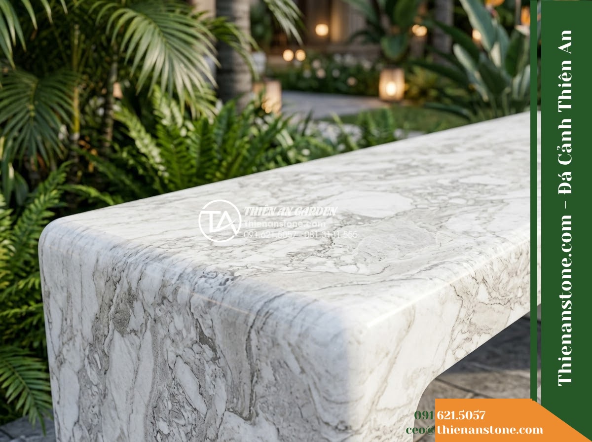 Ghế Đá Sân Trường Hành Trang – Kích thước 150 x 46 x 45 cm – Kiểu dáng băng thấp không tựa, góc bo lớn. Chất liệu đá vân mây - Hình 4 Ghế Đá Sân Trường Hành Trang – Kích thước 150 x 46 x 45 cm – Kiểu dáng băng thấp không tựa, góc bo lớn. Chất liệu đá vân mây - A cloud marble stone bench integrated into a Vietnamese luxury resort landscape
