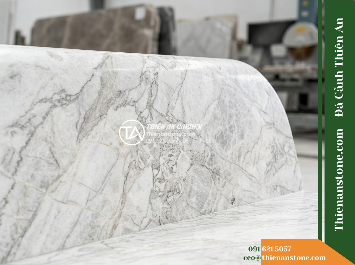 Ghế Đá Sân Trường Hoa Phượng – Kích thước 180 x 50 x 80 cm – Kiểu dáng có tựa thẳng, chân trụ chắc chắn. Chất liệu đá hoa cương
