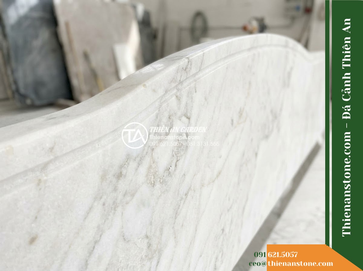 Ghế Đá Sân Trường Học Đường – Kích thước 200 x 50 x 45 cm – Kiểu dáng băng dài không tựa, thiết kế tối giản. Chất liệu đá vàng cẩm thạch