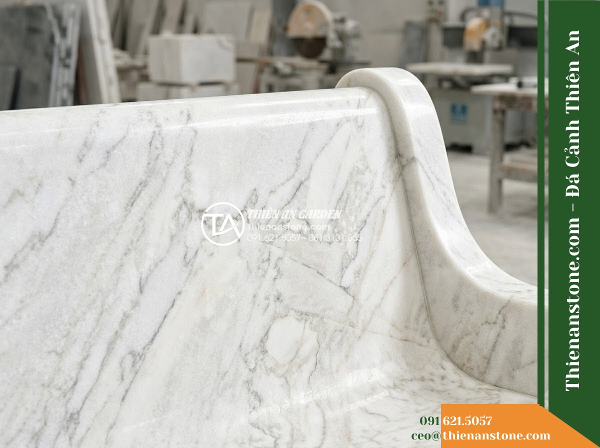 Ghế Đá Sân Trường Hướng Dương – Kích thước 165 x 48 x 78 cm – Kiểu dáng tựa nan dọc thanh mảnh. Chất liệu đá Xanh rêu