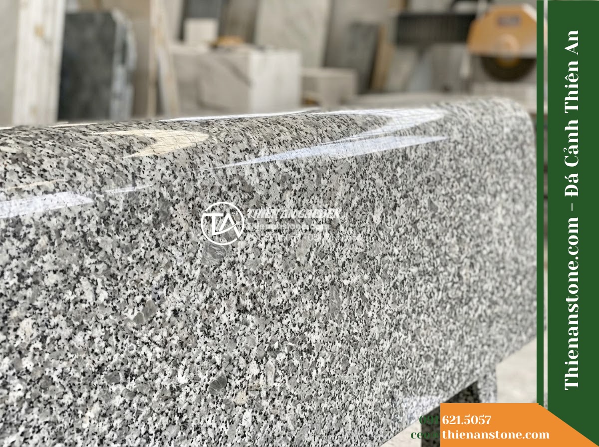 Ghế Đá Sân Trường Kết Nối – Kích thước 180 x 46 x 45 cm – Kiểu dáng không tựa, mặt dài chân chữ T kép. Chất liệu đá hoa cương