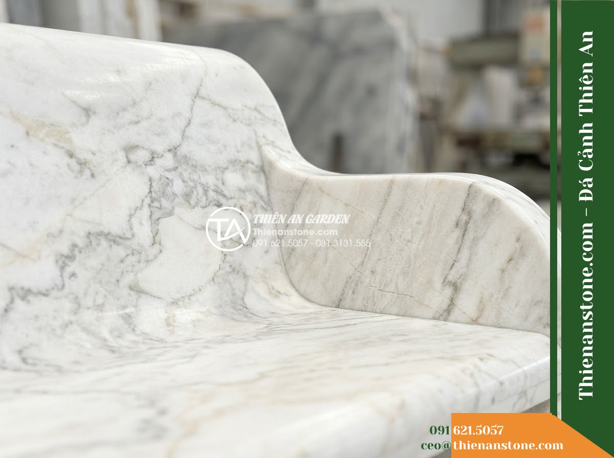 Ghế Đá Sân Trường Kết Nối – Kích thước 180 x 46 x 45 cm – Kiểu dáng không tựa, mặt dài chân chữ T kép. Chất liệu đá vân mây