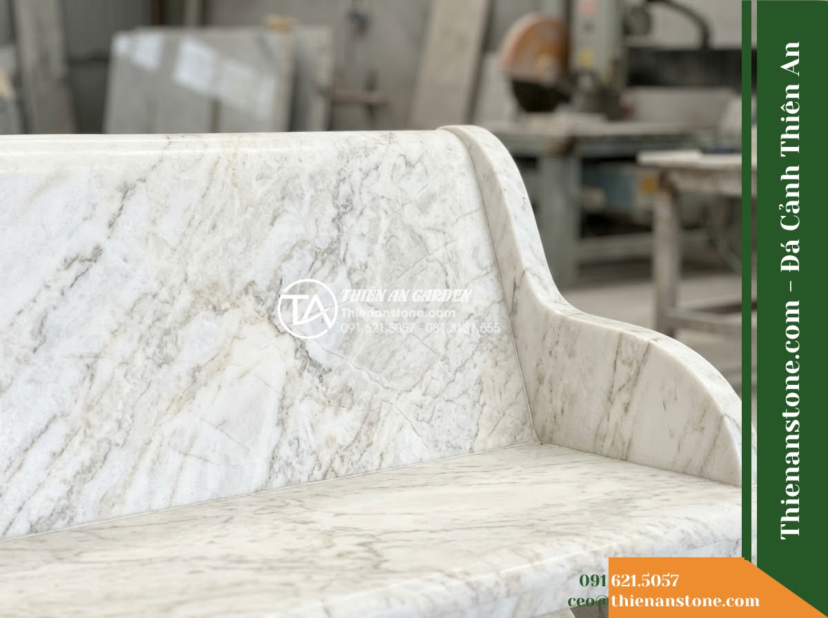 Ghế Đá Sân Trường Khai Sáng – Kích thước 160 x 46 x 45 cm – Kiểu dáng không tựa, mặt phẳng chân chữ U. Chất liệu đá hoa cương