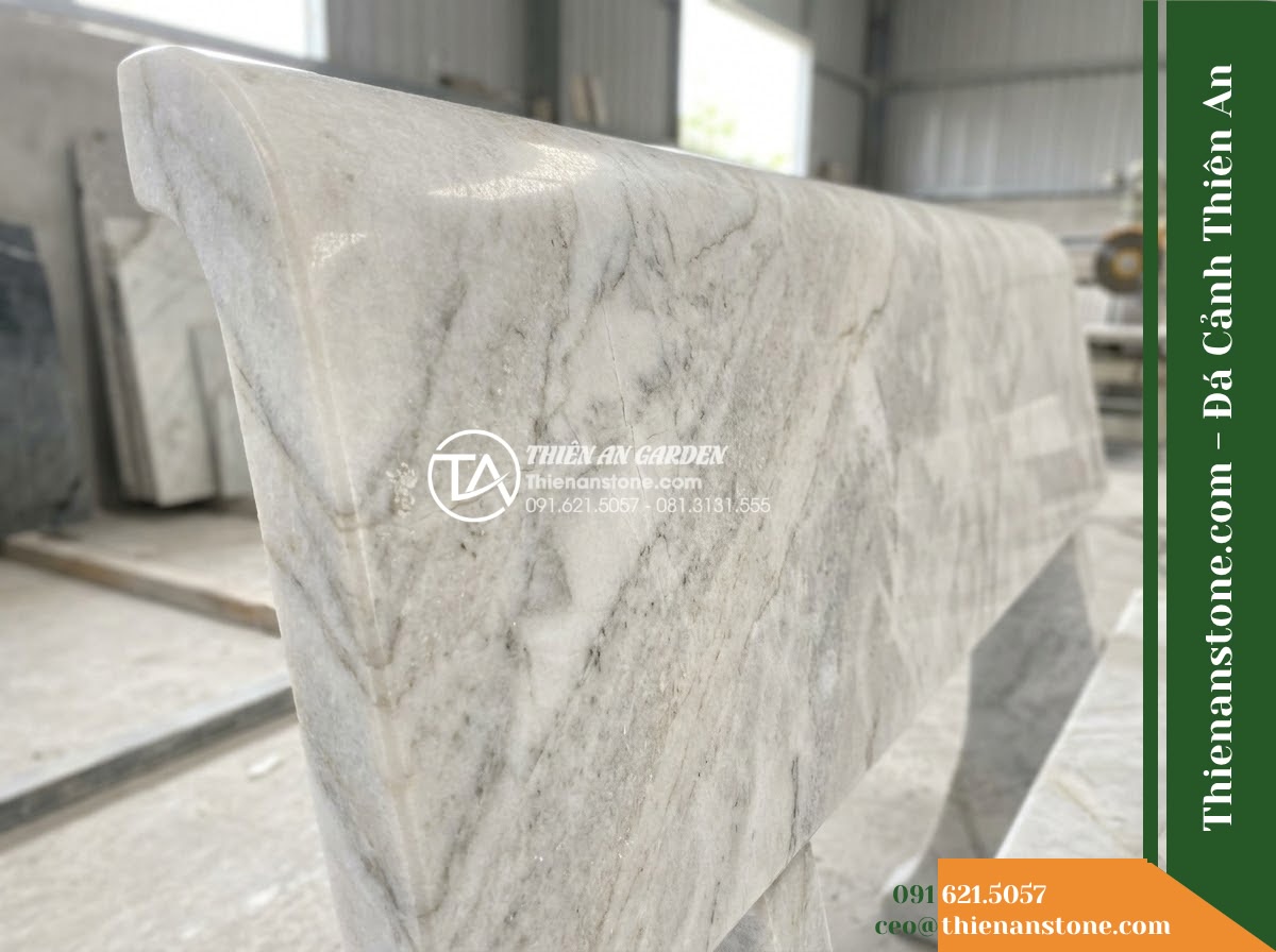 Ghế Đá Sân Trường Khai Tâm – Kích thước 150 x 46 x 45 cm – Kiểu dáng không tựa, mặt bo góc mềm. Chất liệu đá Xanh rêu