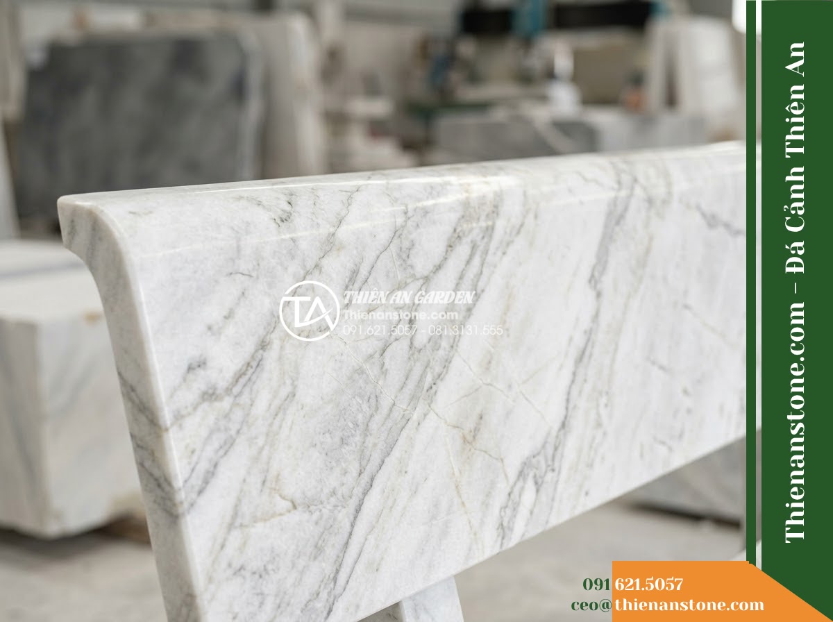 Ghế Đá Sân Trường Khát Vọng – Kích thước 180 x 50 x 82 cm – Kiểu dáng tựa cao bo cong, chân trụ đôi. Chất liệu đá Xanh rêu