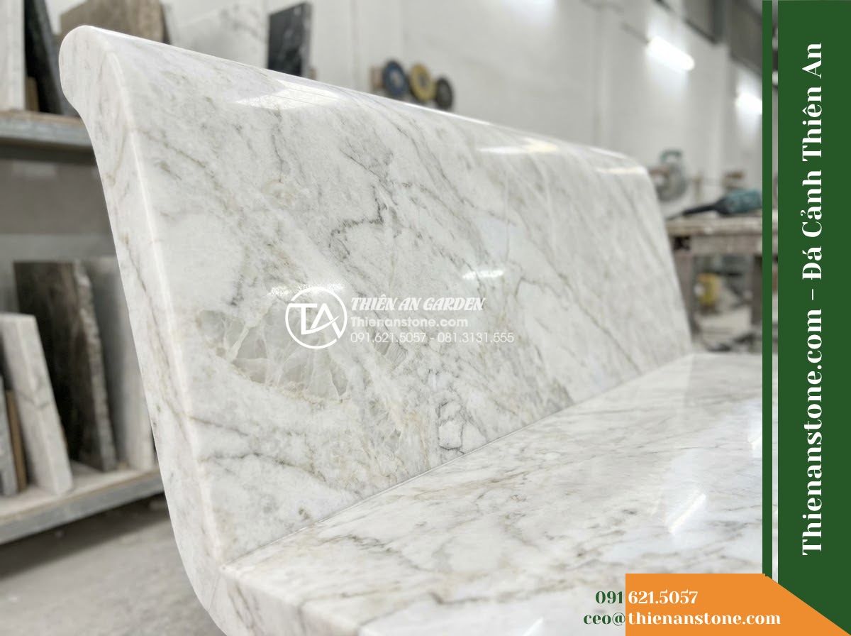 Ghế Đá Sân Trường Măng Non – Kích thước 150 x 45 x 78 cm – Kiểu dáng tựa cong nhẹ, hai đầu bo tròn. Chất liệu đá hoa cương - Hình 6 Ghế Đá Sân Trường Măng Non – Kích thước 150 x 45 x 78 cm – Kiểu dáng tựa cong nhẹ, hai đầu bo tròn. Chất liệu đá hoa cương - Showroom display of various granite stone benches at Da Canh Thien An, professio