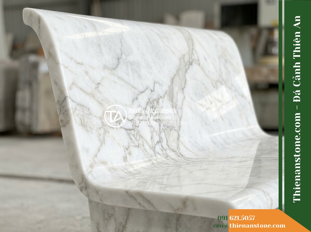 Ghế Đá Sân Trường Nắng Mai – Kích thước 170 x 50 x 82 cm – Kiểu dáng tựa vòm cao, chân chữ A. Chất liệu đá hoa cương