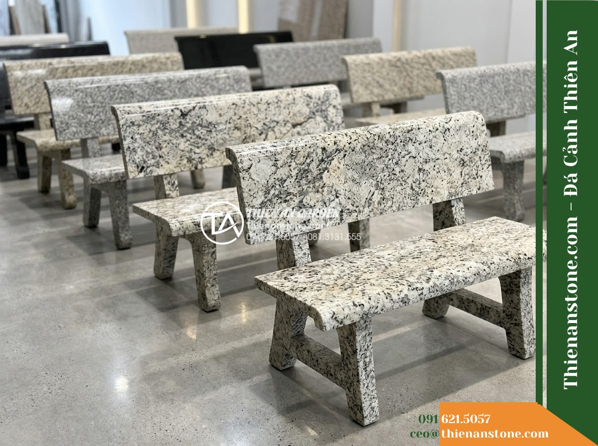 Ghế Đá Sân Trường Nắng Mai – Kích thước 170 x 50 x 82 cm – Kiểu dáng tựa vòm cao, chân chữ A. Chất liệu đá hoa cương