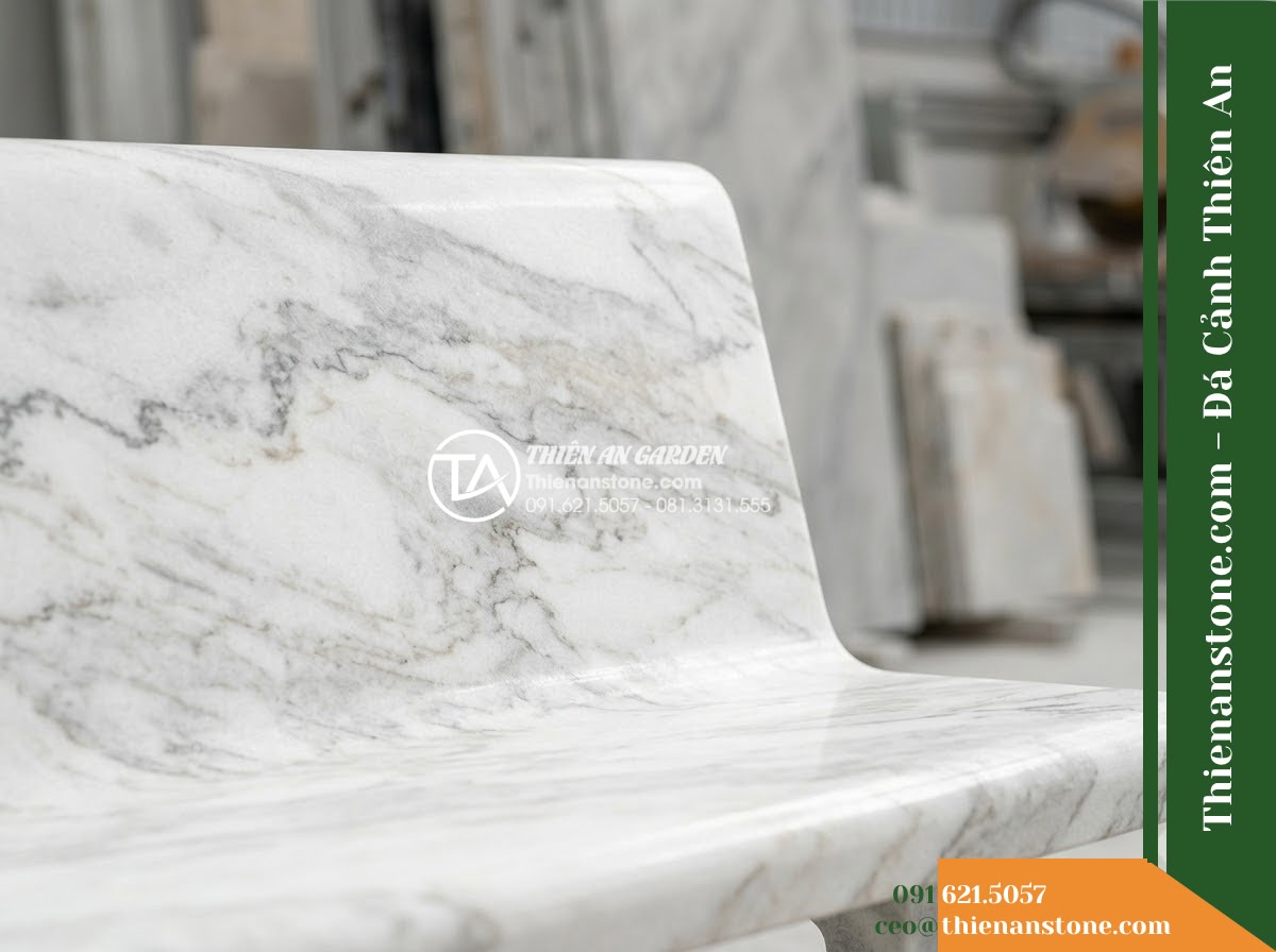 Ghế Đá Sân Trường Nắng Mai – Kích thước 170 x 50 x 82 cm – Kiểu dáng tựa vòm cao, chân chữ A. Chất liệu đá vân mây