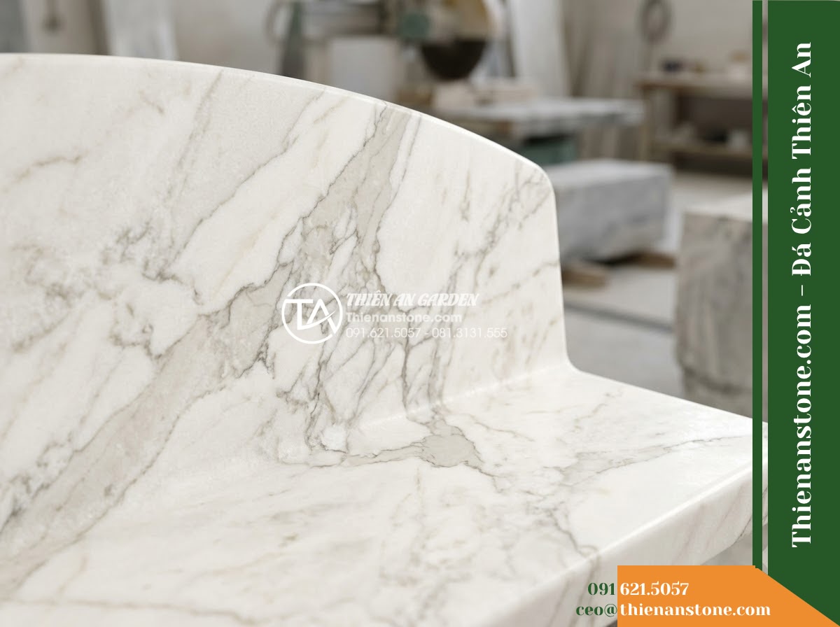Ghế Đá Sân Trường Nắng Mai – Kích thước 170 x 50 x 82 cm – Kiểu dáng tựa vòm cao, chân chữ A. Chất liệu đá vân mây
