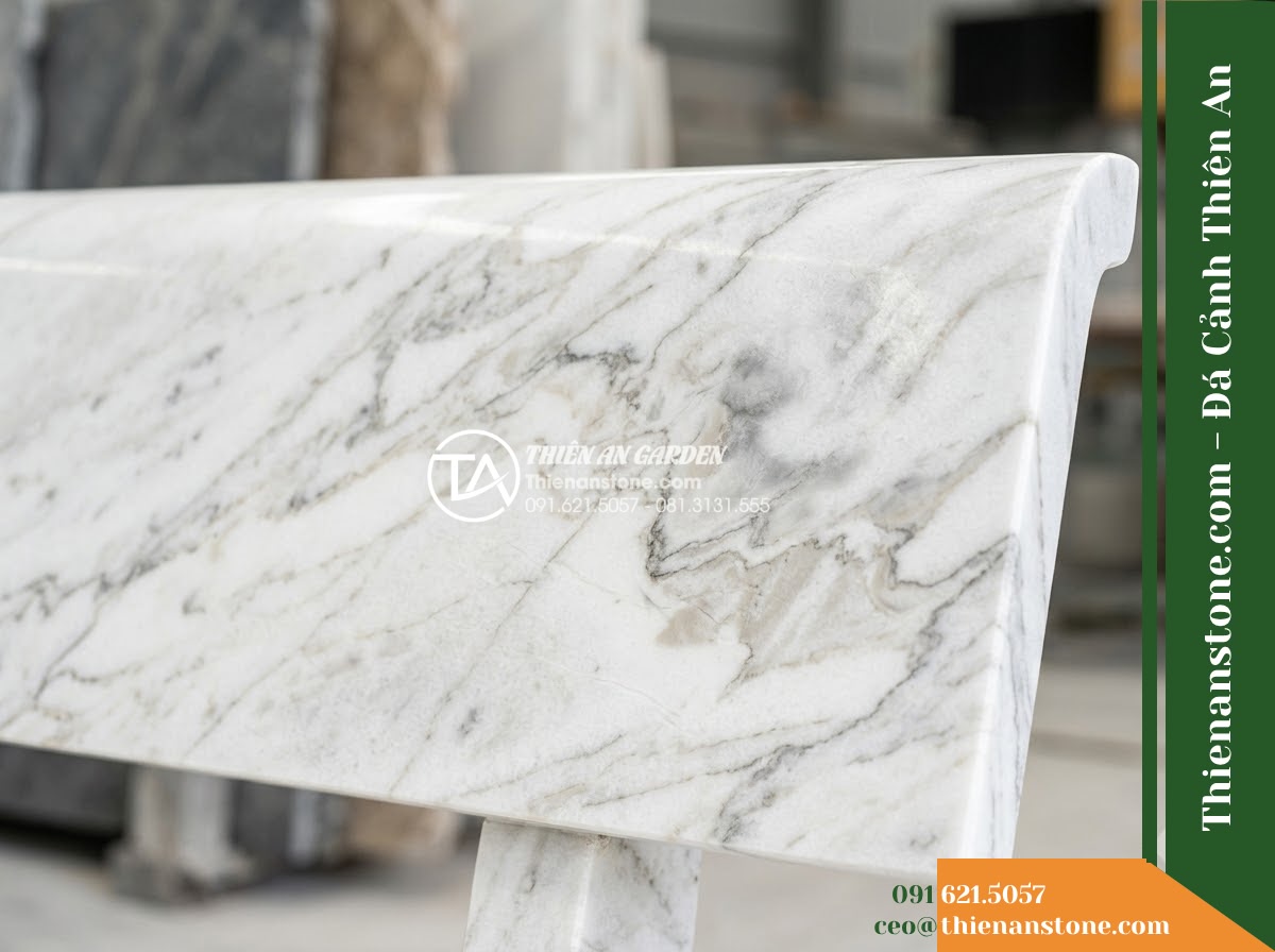 Ghế Đá Sân Trường Nắng Mai – Kích thước 170 x 50 x 82 cm – Kiểu dáng tựa vòm cao, chân chữ A. Chất liệu đá vân mây