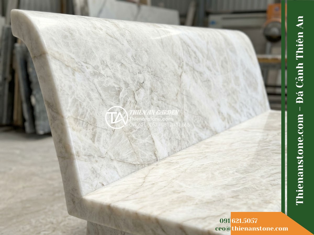 Ghế Đá Sân Trường Ngôi Sao – Kích thước 170 x 48 x 80 cm – Kiểu dáng tựa liền bo cong, mặt ngồi rộng. Chất liệu đá hoa cương