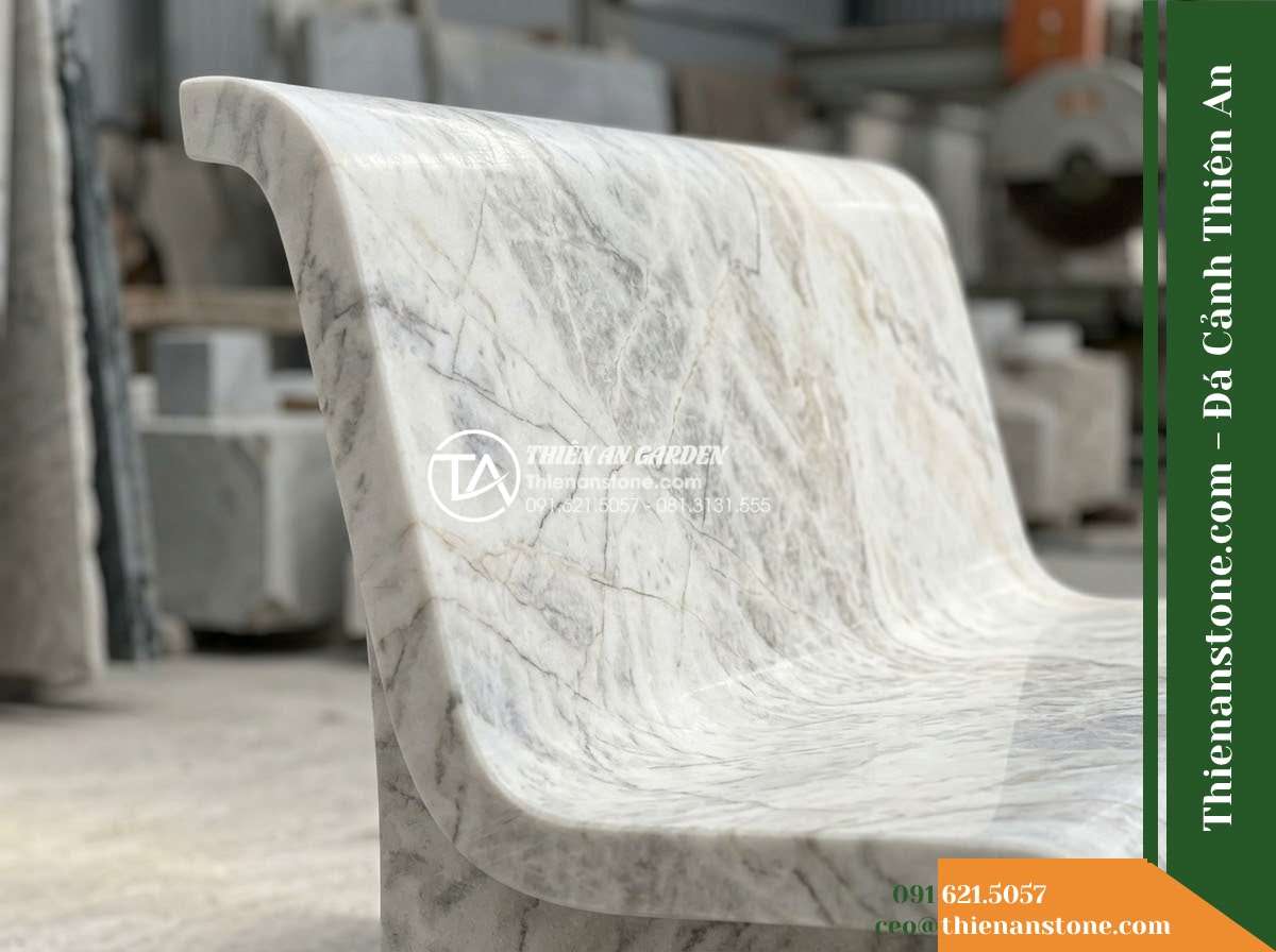 Ghế Đá Sân Trường Phượng Hồng – Kích thước 175 x 50 x 82 cm – Kiểu dáng tựa vòm rộng, chân trụ bản lớn. Chất liệu đá vàng cẩm thạch - Hình 6 Ghế Đá Sân Trường Phượng Hồng – Kích thước 175 x 50 x 82 cm – Kiểu dáng tựa vòm rộng, chân trụ bản lớn. Chất liệu đá vàng cẩm thạch - Showroom display of various golden marble stone benches at Da Canh Thien An, pro