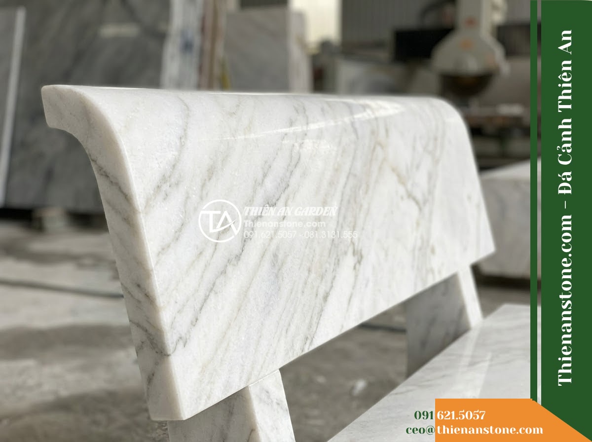 Ghế Đá Sân Trường Phượng Hồng – Kích thước 175 x 50 x 82 cm – Kiểu dáng tựa vòm rộng, chân trụ bản lớn. Chất liệu đá Xanh rêu - Hình 2 Ghế Đá Sân Trường Phượng Hồng – Kích thước 175 x 50 x 82 cm – Kiểu dáng tựa vòm rộng, chân trụ bản lớn. Chất liệu đá Xanh rêu - green moss stone stone bench with natural veins, sitting on a manicured lawn wit