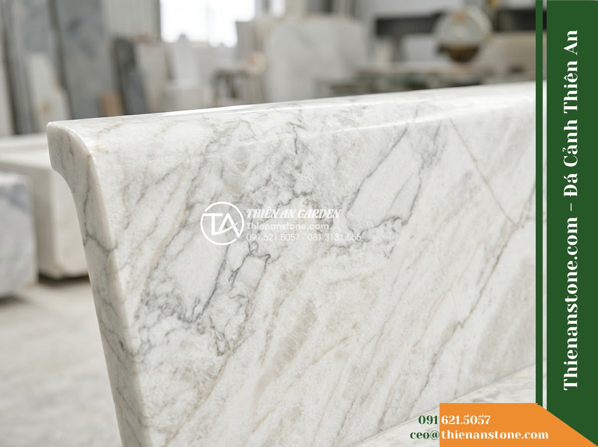 Ghế Đá Sân Trường Tân Tiến – Kích thước 160 x 48 x 78 cm – Kiểu dáng tựa nan ngang thấp, mặt rộng. Chất liệu đá Xanh rêu