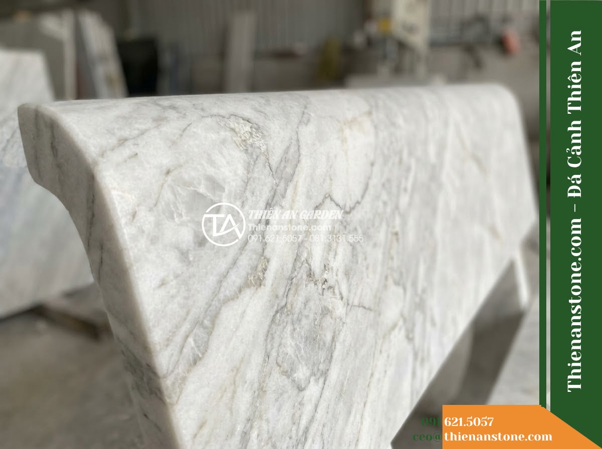 Ghế Đá Sân Trường Thân Thiện – Kích thước 160 x 45 x 45 cm – Kiểu dáng băng dài không tựa, chân chữ U. Chất liệu đá hoa cương