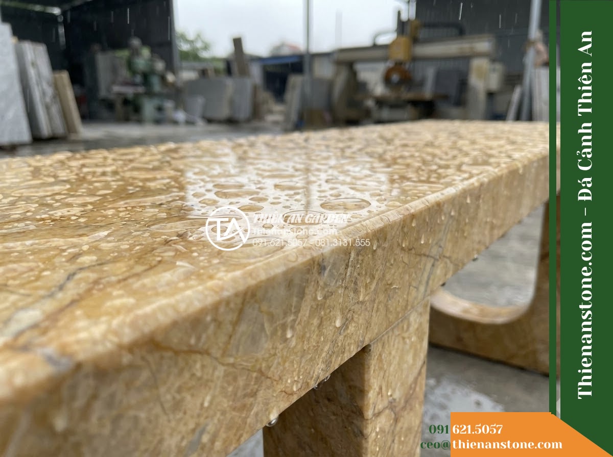 Ghế Đá Sân Trường Thân Thiện – Kích thước 160 x 45 x 45 cm – Kiểu dáng băng dài không tựa, chân chữ U. Chất liệu đá vàng cẩm thạch