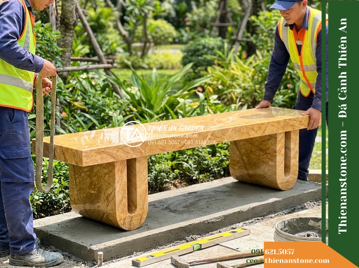 Ghế Đá Sân Trường Thân Thiện – Kích thước 160 x 45 x 45 cm – Kiểu dáng băng dài không tựa, chân chữ U. Chất liệu đá vàng cẩm thạch