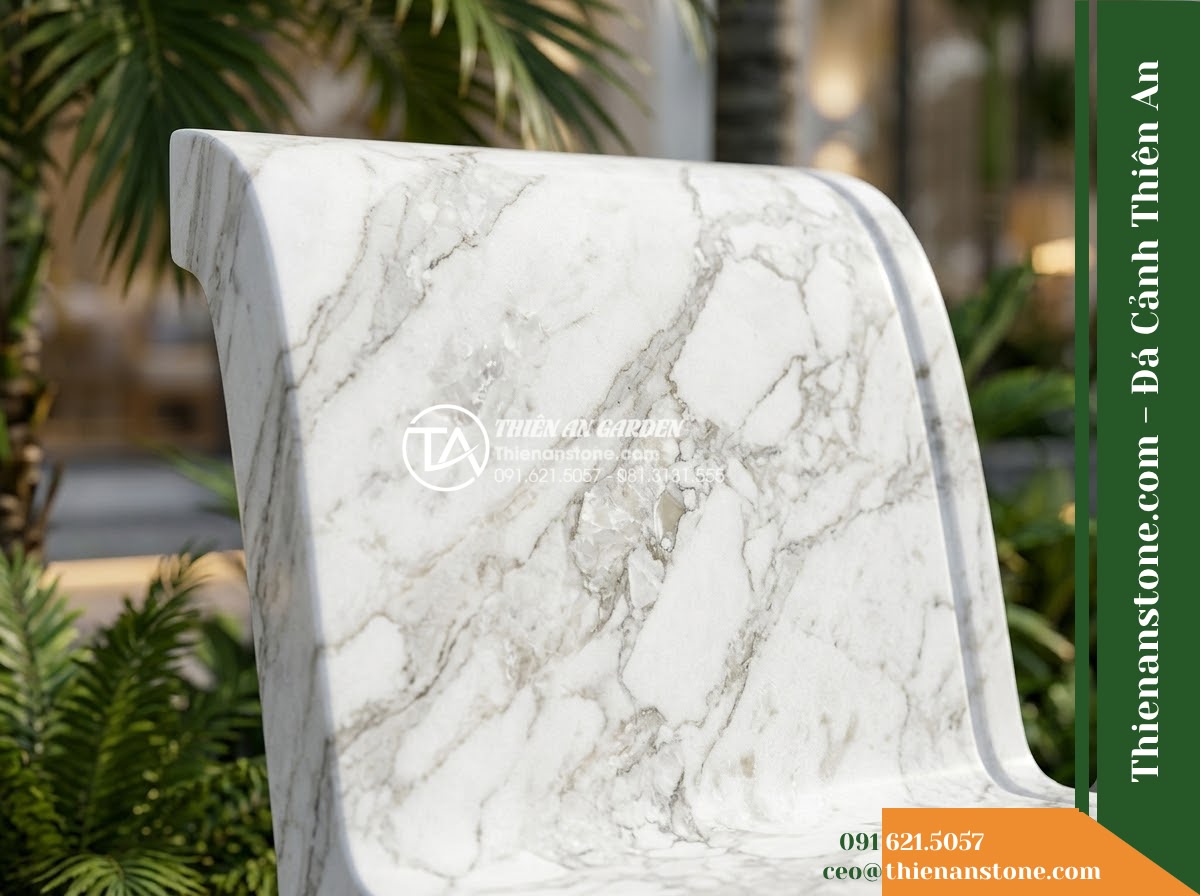 Ghế Đá Sân Trường Thành Công – Kích thước 180 x 50 x 84 cm – Kiểu dáng tựa cao nan dọc, chân trụ vuông. Chất liệu đá hoa cương