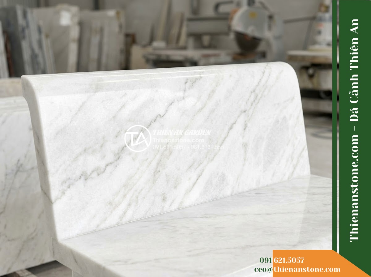 Ghế Đá Sân Trường Thành Nhân – Kích thước 185 x 50 x 80 cm – Kiểu dáng tựa liền rộng, tay vịn thấp. Chất liệu đá hoa cương - Hình 2 Ghế Đá Sân Trường Thành Nhân – Kích thước 185 x 50 x 80 cm – Kiểu dáng tựa liền rộng, tay vịn thấp. Chất liệu đá hoa cương - Aerial view of a granite stone bench positioned beside a koi pond in a luxury vi