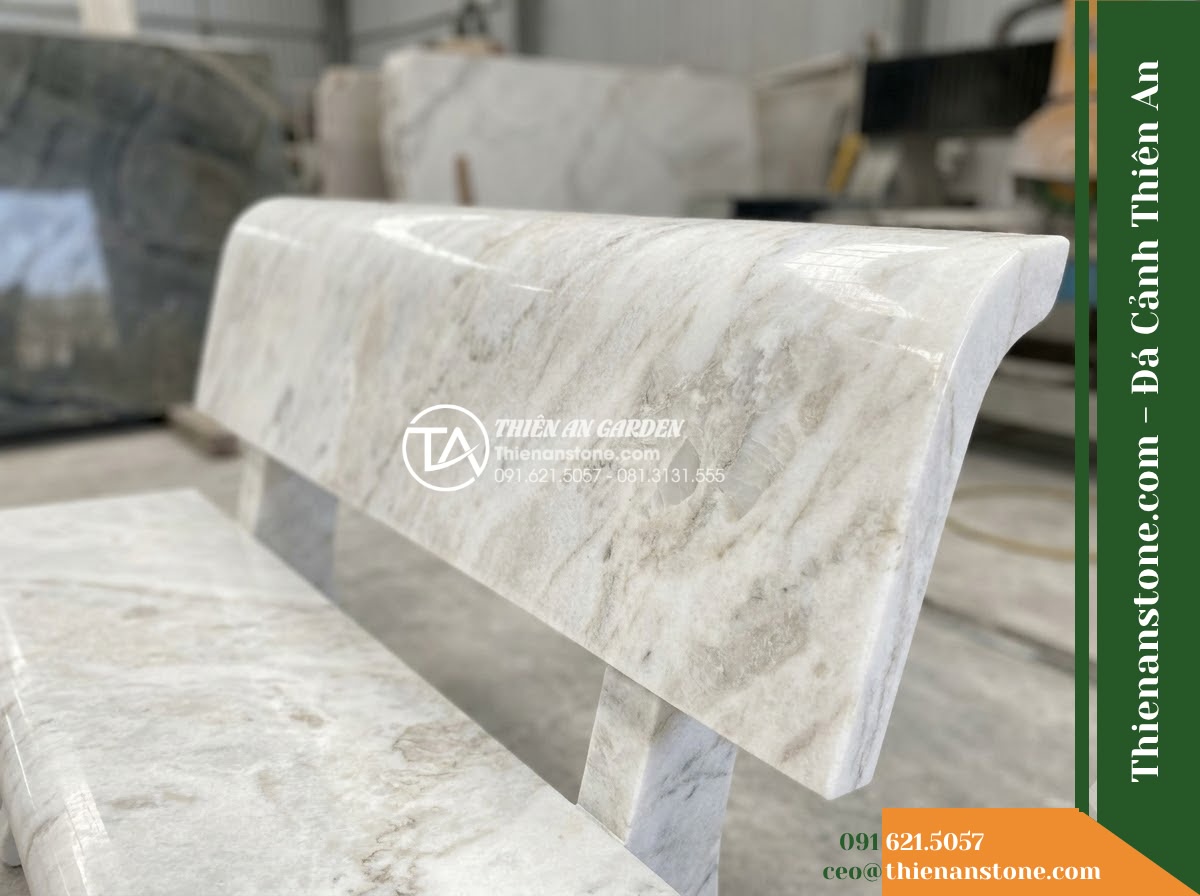 Ghế Đá Sân Trường Thành Tài – Kích thước 180 x 48 x 80 cm – Kiểu dáng tựa liền rộng, mặt ngồi phẳng. Chất liệu đá Xanh rêu - Hình 5 Ghế Đá Sân Trường Thành Tài – Kích thước 180 x 48 x 80 cm – Kiểu dáng tựa liền rộng, mặt ngồi phẳng. Chất liệu đá Xanh rêu - Professional installation of a green moss stone stone bench in a landscaped gard