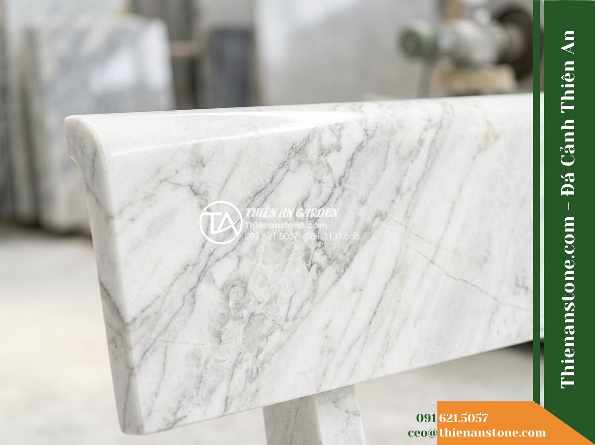 Ghế Đá Sân Trường Thanh Xuân – Kích thước 185 x 50 x 80 cm – Kiểu dáng tựa thẳng bản dài, chân chữ A. Chất liệu đá hoa cương - Hình 3 Ghế Đá Sân Trường Thanh Xuân – Kích thước 185 x 50 x 80 cm – Kiểu dáng tựa thẳng bản dài, chân chữ A. Chất liệu đá hoa cương - Autumn scene with fallen leaves scattered on a granite stone bench in a peaceful