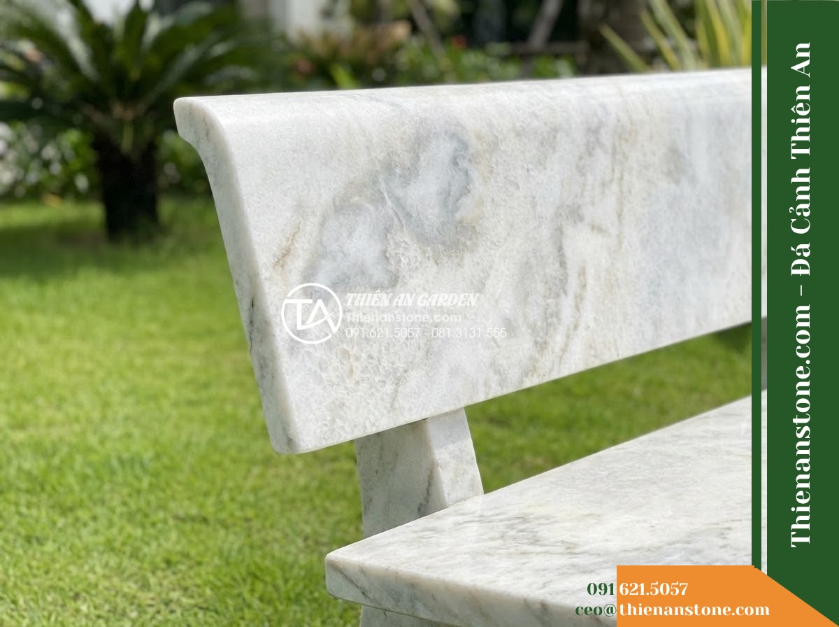 Ghế Đá Sân Trường Tiến Bước – Kích thước 165 x 50 x 80 cm – Kiểu dáng tựa liền bo đỉnh, chân cong nhẹ. Chất liệu đá vân mây