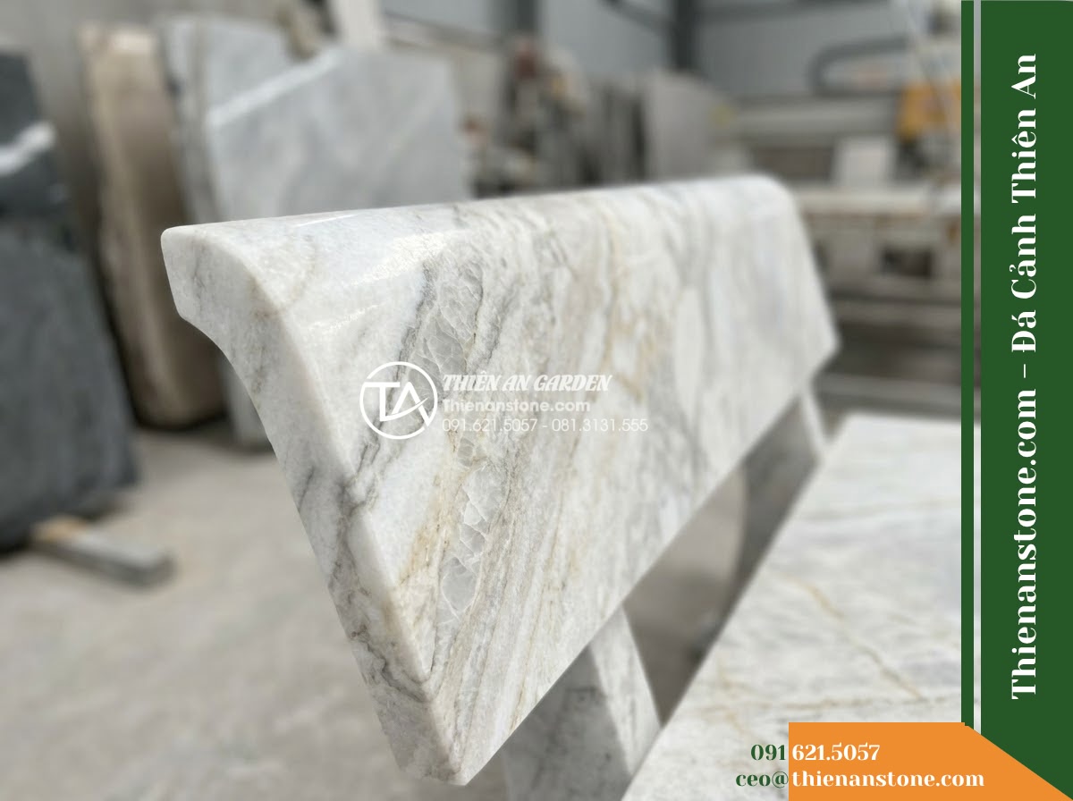 Ghế Đá Sân Trường Tri Thức – Kích thước 170 x 48 x 80 cm – Kiểu dáng tựa nan dọc, mặt ngồi rộng. Chất liệu đá hoa cương - Hình 6 Ghế Đá Sân Trường Tri Thức – Kích thước 170 x 48 x 80 cm – Kiểu dáng tựa nan dọc, mặt ngồi rộng. Chất liệu đá hoa cương - Showroom display of various granite stone benches at Da Canh Thien An, professio