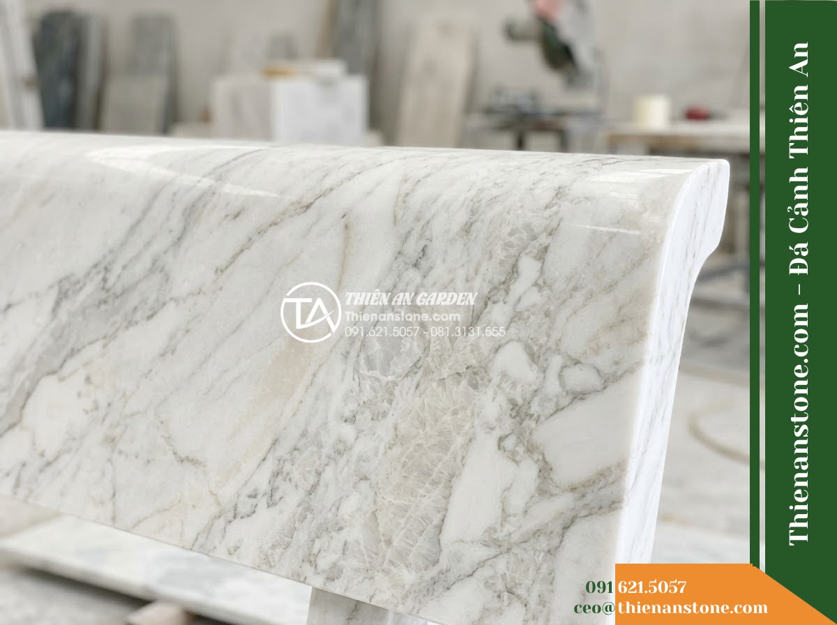 Ghế Đá Sân Trường Tự Tin – Kích thước 165 x 50 x 82 cm – Kiểu dáng tựa thẳng cao, cạnh bo mềm. Chất liệu đá vân mây - Hình 6 Ghế Đá Sân Trường Tự Tin – Kích thước 165 x 50 x 82 cm – Kiểu dáng tựa thẳng cao, cạnh bo mềm. Chất liệu đá vân mây - Showroom display of various cloud marble stone benches at Da Canh Thien An, prof