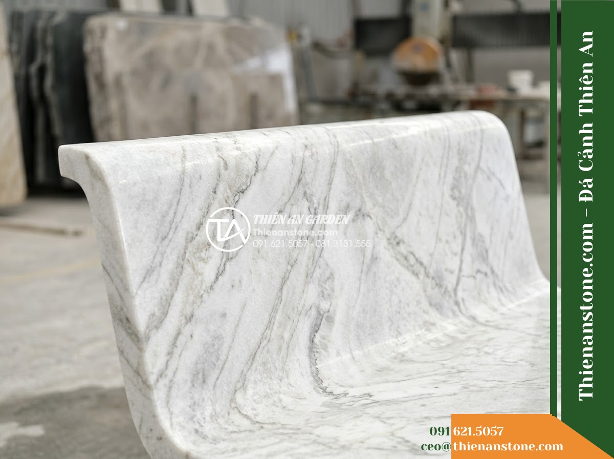 Ghế Đá Sân Trường Tuổi Hồng – Kích thước 160 x 45 x 45 cm – Kiểu dáng không tựa, mặt dài bo cạnh. Chất liệu đá hoa cương