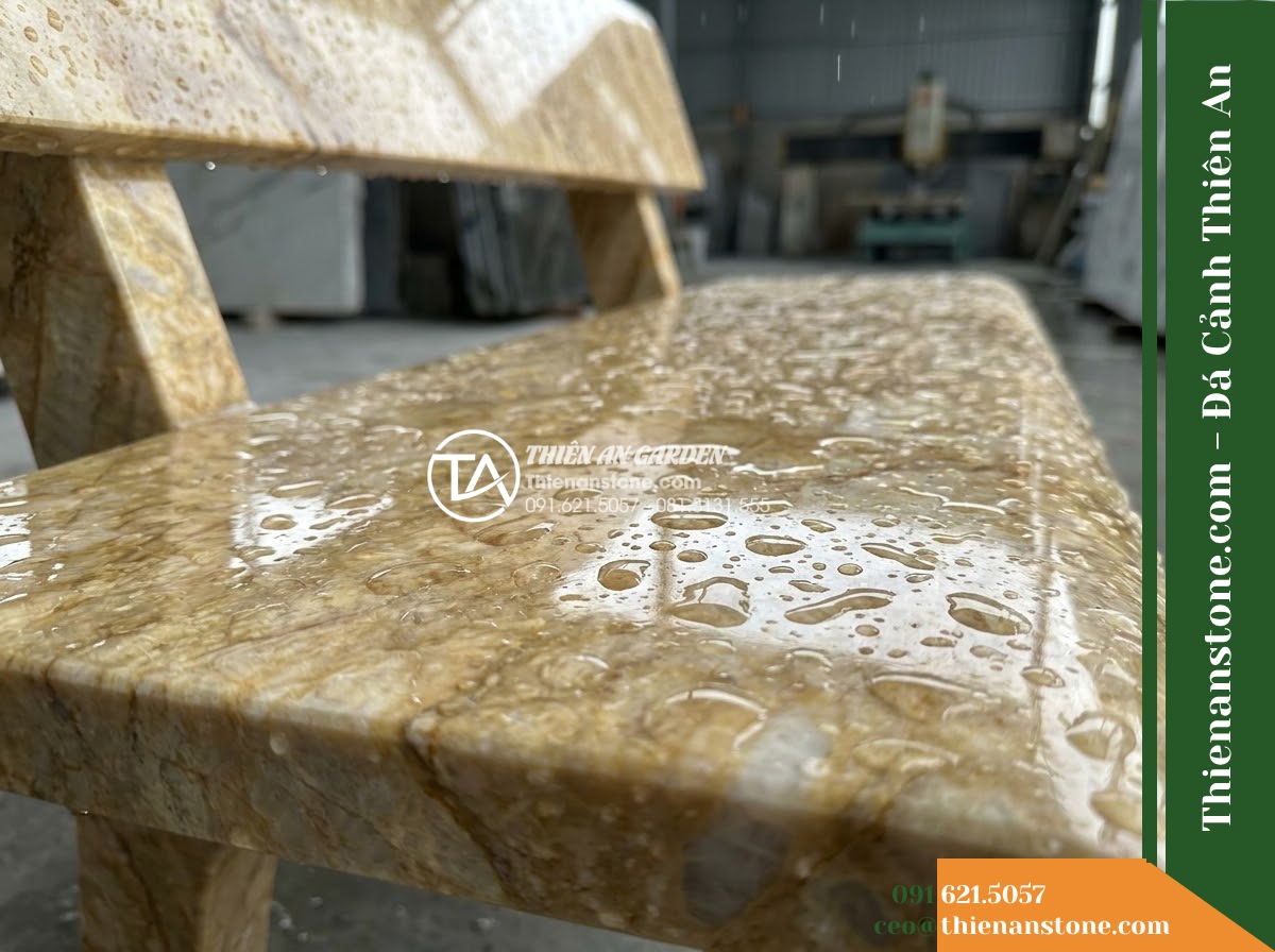 Ghế Đá Sân Trường Tương Lai – Kích thước 160 x 48 x 80 cm – Kiểu dáng tựa vòm thấp, chân cong cân đối. Chất liệu đá vàng cẩm thạch