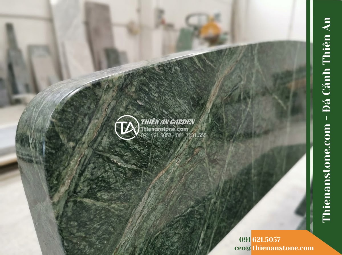 Ghế Đá Sân Trường Tương Lai – Kích thước 160 x 48 x 80 cm – Kiểu dáng tựa vòm thấp, chân cong cân đối. Chất liệu đá Xanh rêu