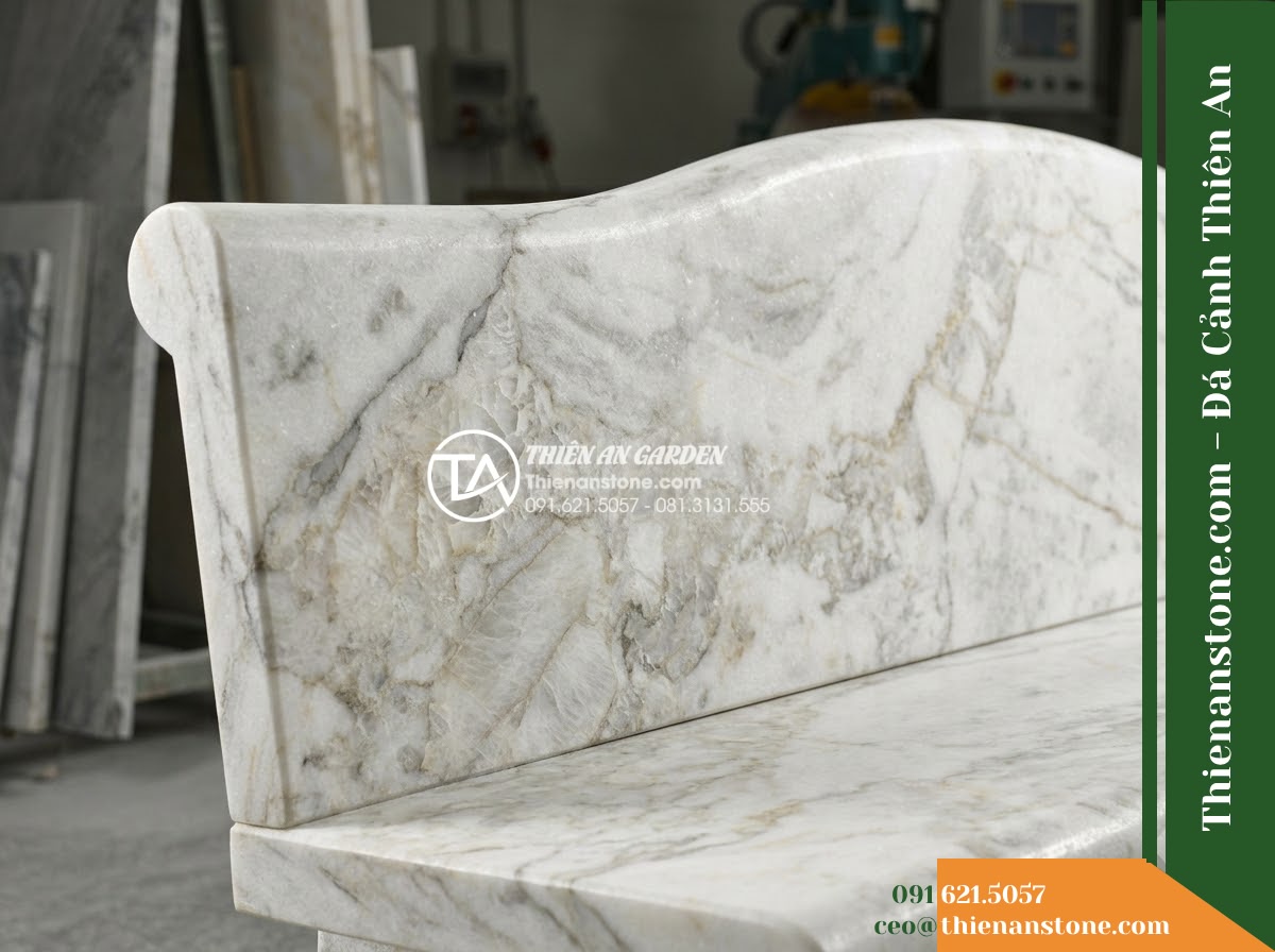 Ghế Đá Sân Trường Tương Lai – Kích thước 160 x 48 x 80 cm – Kiểu dáng tựa vòm thấp, chân cong cân đối. Chất liệu đá Xanh rêu - Hình 4 Ghế Đá Sân Trường Tương Lai – Kích thước 160 x 48 x 80 cm – Kiểu dáng tựa vòm thấp, chân cong cân đối. Chất liệu đá Xanh rêu - A green moss stone stone bench integrated into a Vietnamese luxury resort landsc