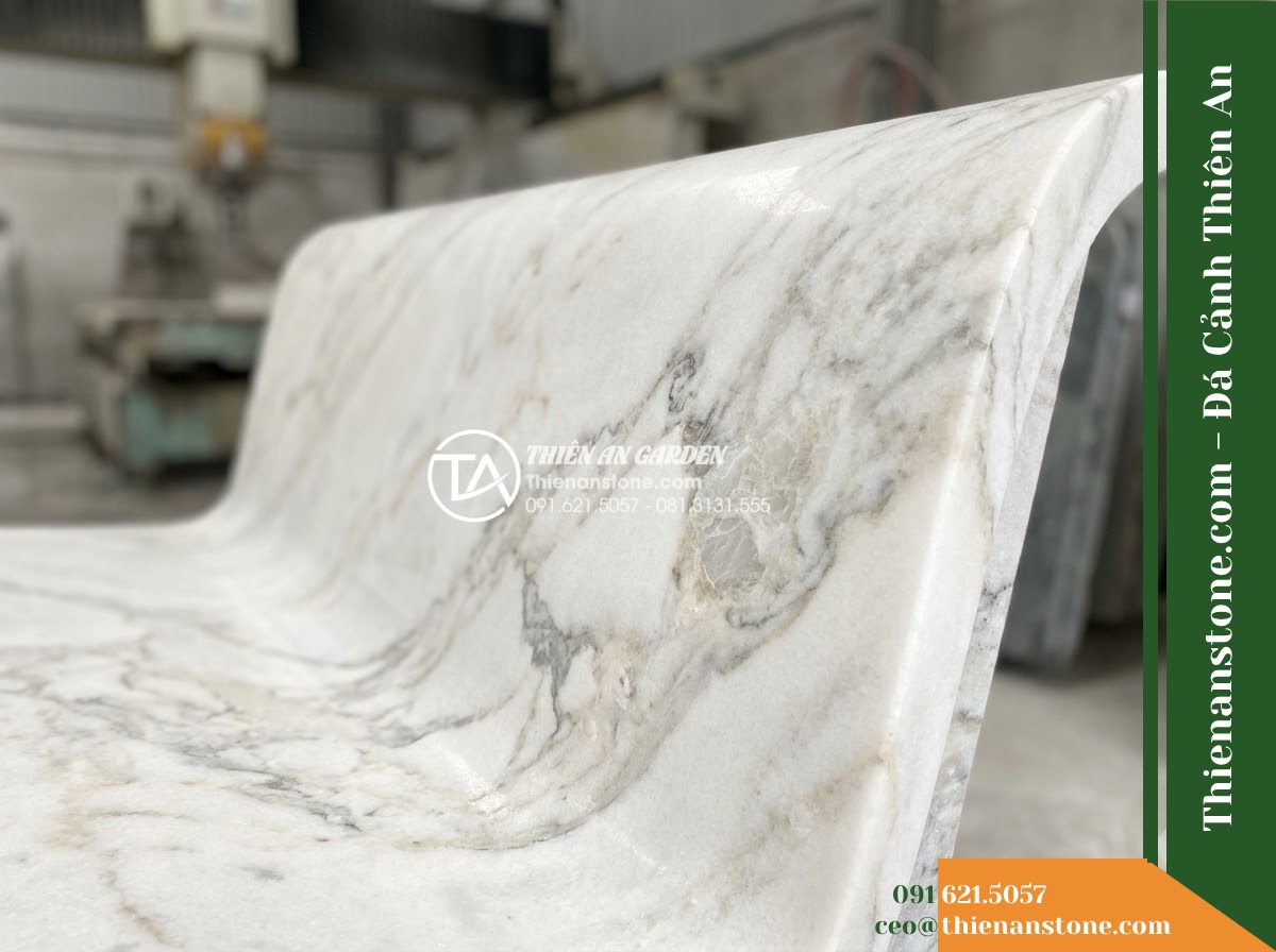 Ghế Đá Sân Trường Ước Mơ – Kích thước 160 x 45 x 45 cm – Kiểu dáng không tựa, mặt cong nhẹ. Chất liệu đá Xanh rêu
