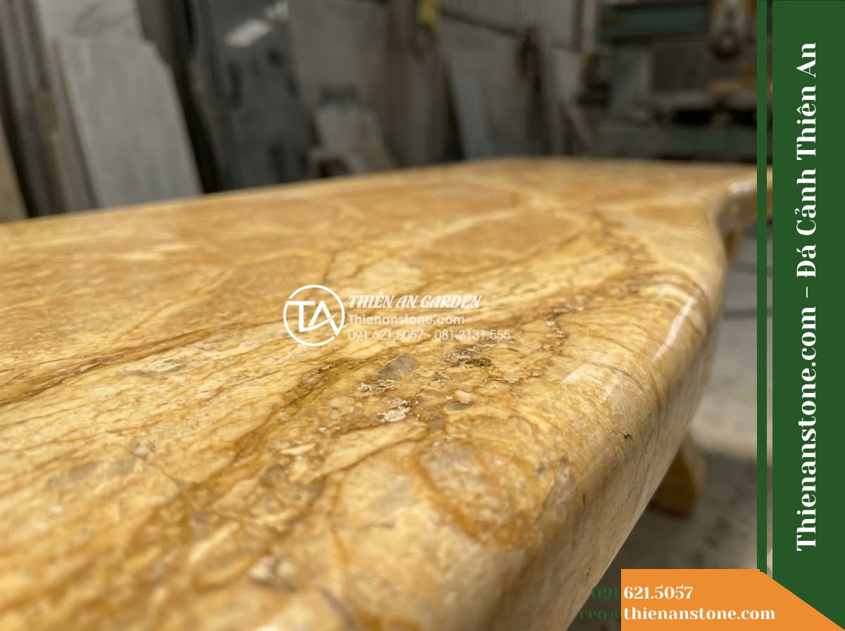 Ghế Đá Sân Trường Ươm Mầm – Kích thước 140 x 42 x 45 cm – Kiểu dáng nhỏ gọn không tựa, chân trụ đôi. Chất liệu đá vàng cẩm thạch
