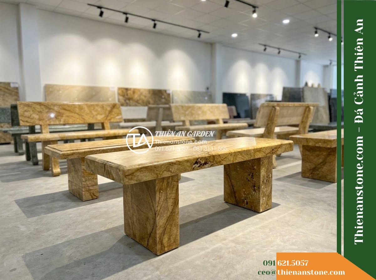 Ghế Đá Sân Trường Ươm Mầm – Kích thước 140 x 42 x 45 cm – Kiểu dáng nhỏ gọn không tựa, chân trụ đôi. Chất liệu đá vàng cẩm thạch