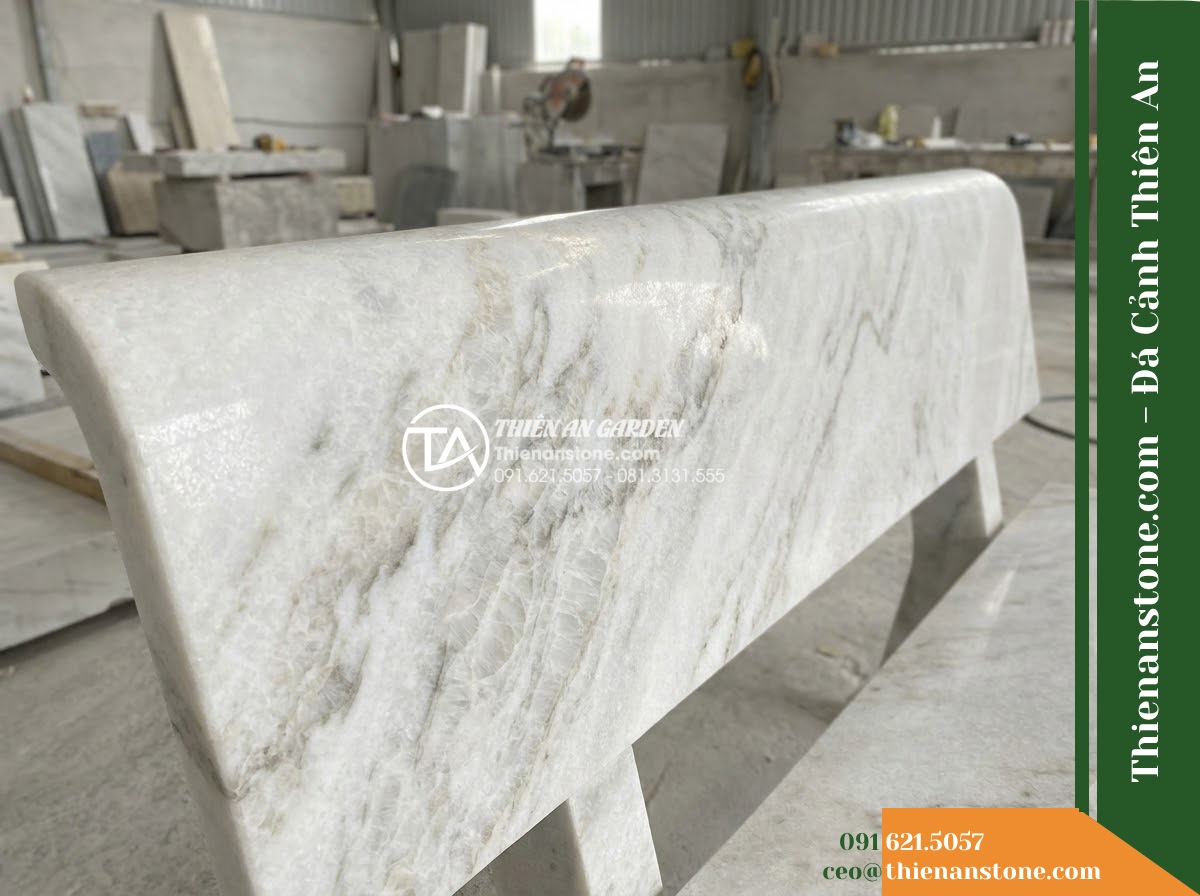 Ghế Đá Sân Trường Ươm Mầm – Kích thước 140 x 42 x 45 cm – Kiểu dáng nhỏ gọn không tựa, chân trụ đôi. Chất liệu đá Xanh rêu