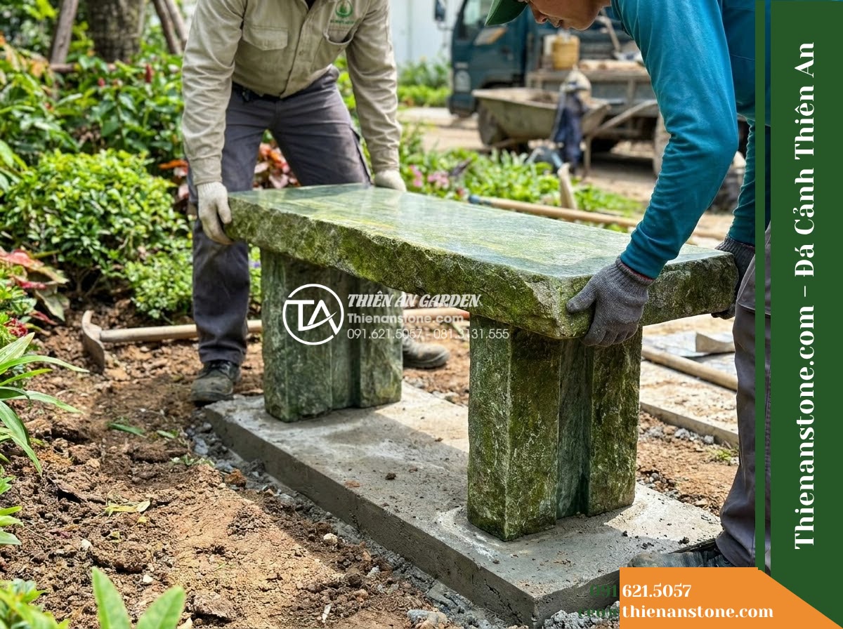 Ghế Đá Sân Trường Ươm Mầm – Kích thước 140 x 42 x 45 cm – Kiểu dáng nhỏ gọn không tựa, chân trụ đôi. Chất liệu đá Xanh rêu