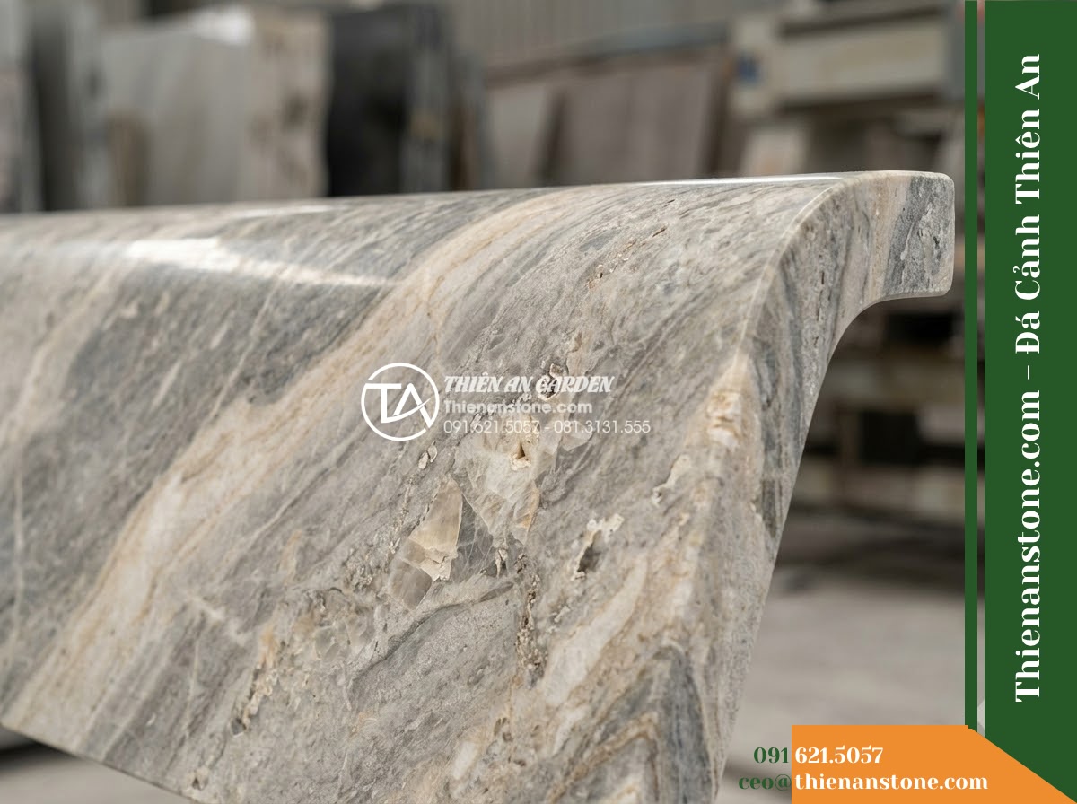 Ghế Đá Sân Trường Vững Bước – Kích thước 175 x 48 x 80 cm – Kiểu dáng tựa cong thấp, hai đầu vuông. Chất liệu đá vân mây