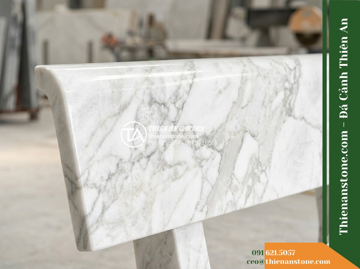 Ghế Đá Sân Trường Vươn Cao – Kích thước 155 x 46 x 45 cm – Kiểu dáng băng không tựa, chân chữ T. Chất liệu đá vàng cẩm thạch