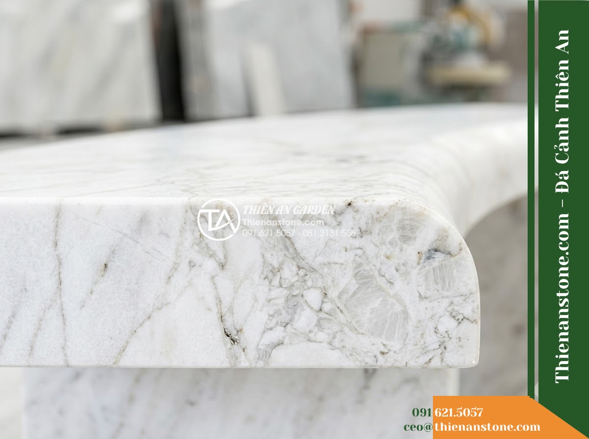 Ghế Đá Sân Trường Vươn Cao – Kích thước 155 x 46 x 45 cm – Kiểu dáng băng không tựa, chân chữ T. Chất liệu đá vàng cẩm thạch